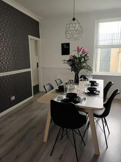 Antonio Str Liverpool 6 Beds Exteriér fotografie